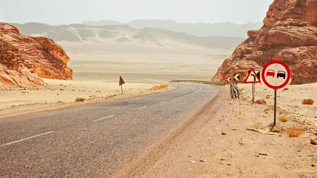 Traveling to the Desert: How, When, and Tips hot to get to the sahara desert road